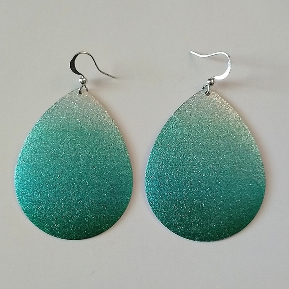 4/$20❤️ Ladies Ombre Earrings Set - Picture 3 of 3